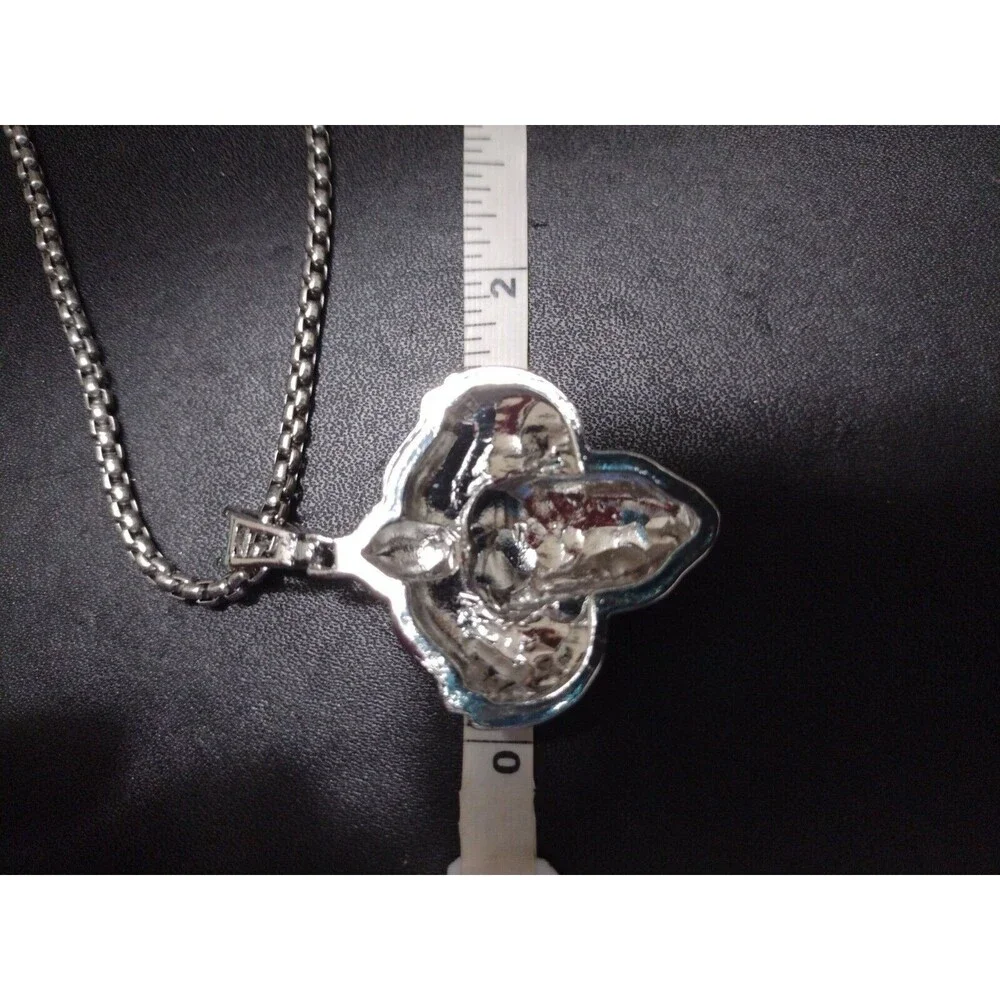 Unbranded silver tone